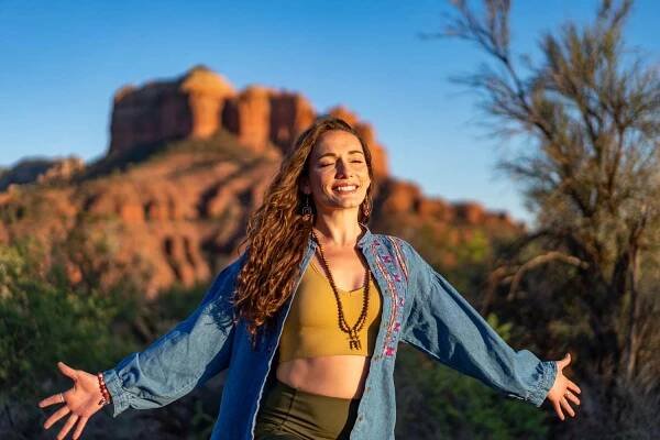 sedona arizona yoga portrait shoot cathedral rock