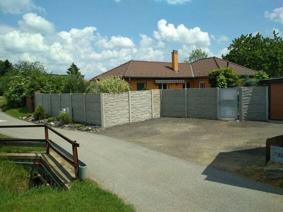Betonový plot Hněvotín