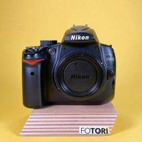 Nikon D5000 + 18-55mm f/3,5 - 5,6 G VR | 6233101