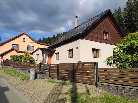 Prodej rodinného domu 5+1, se zahradou s výměrou 1851m2 v obci Jeseník. | Reality.iDNES.cz 
