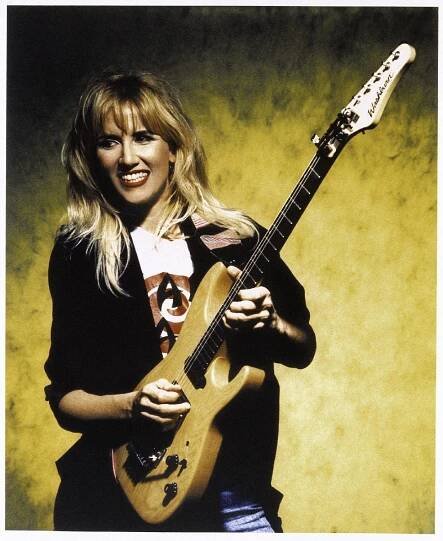 Do Čech míří kytaristka Jennifer Batten, letitá spoluhráčka Michaela Jacksona | topvip.cz