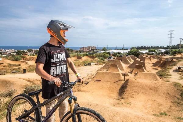 JUNKRIDE TRIP BARCELONA 2017 - VIKTOR PODSTAVEK EDIT - JUNKRIDE Freestyle BMX shop, park, crew and more since 2010