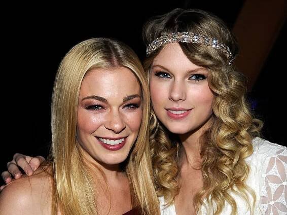 LeAnn Rimes channels Taylor Swift in head-turning poolside photo - fans go wild