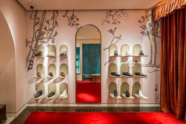 CHRISTIAN LOUBOUTIN OTEVŘEL SVŮJ PRVNÍ BUTIK V PRAZE – DailyStyle.cz