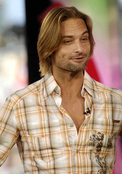Josh Holloway Visits MTV's 'TRL' - February 8, 2006