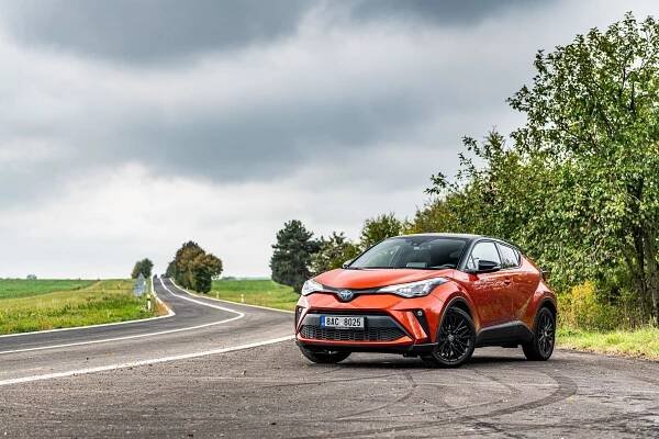 Test Toyota C-HR 2.0 Hybrid 2020: Změna hlavně pod kapotou - roadblog.cz