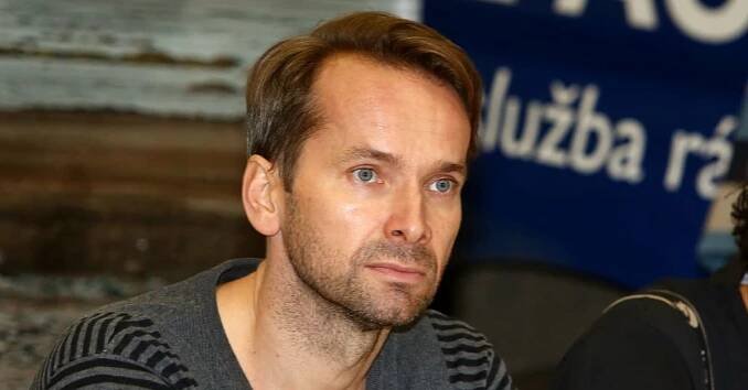 Jan Révai v mládí skončil ve vězení, kvůli dluhům přepadl benzinku. S krásnou herečkou má dva syny