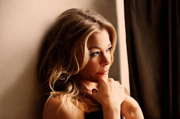 LeAnn Rimes Announces New Single On RCA UK, ‘The Story’