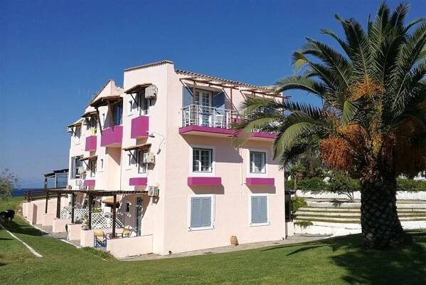 KORALLI BEACH (Peloponés, Niforeika)