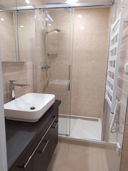 Pronájem bytu 2+1 s lodžií, ca 60 m2, po kompletní a precizní rekonstrukci, v Liberci, za 14.500,- Kč + spotřeby. - Firma