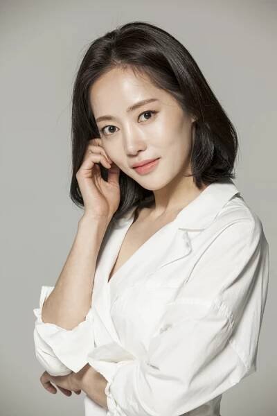 Yoon Ah-Jung-1983-p1.jpg