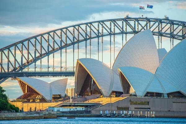 Opúšťame spolkový štát Victoria v Austrálii a preletíme 1000 km, ktoré oddeľujú dve najväčšie mestá v krajine a pristaneme v Sydney. -   Nový Zéland Austrália