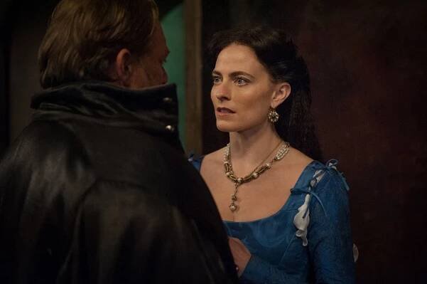 Lara Pulver