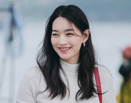 Shin Min Ah se díky seriálu Hometown Cha-Cha-Cha stala flexibilnější