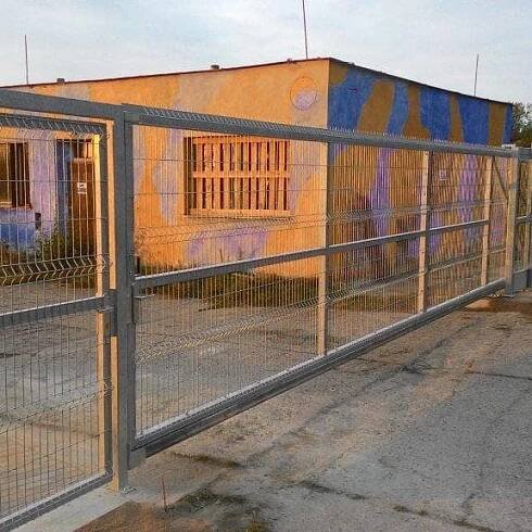 Vjezdové brány posuvné samonosné | Plastové ploty