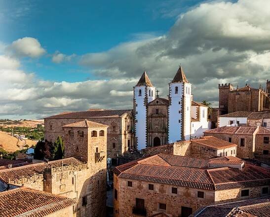 Cáceres - staré město s dominantním kostel em sv. Františka Xavera 