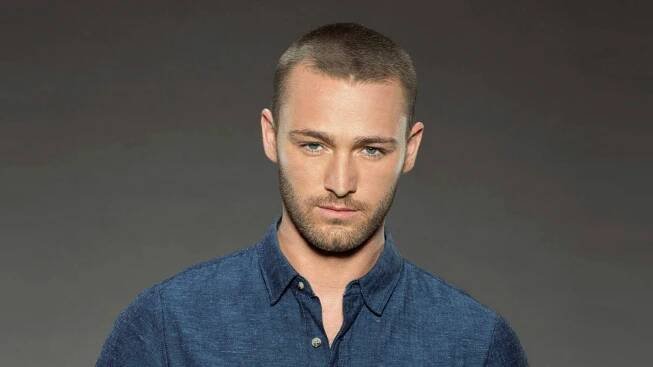 Quantico Actor Jake Mclaughlin Wallpaper