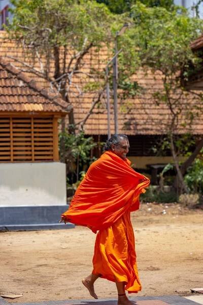 Paramahamsa Sri Swami Vishwananda | Novou Cestou