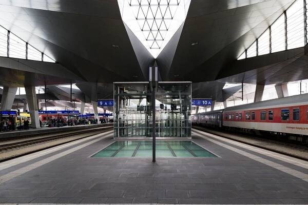 Foto: Brnu ujel vlak. Recept na železniční centrum střední Evropy mají ve Vídni