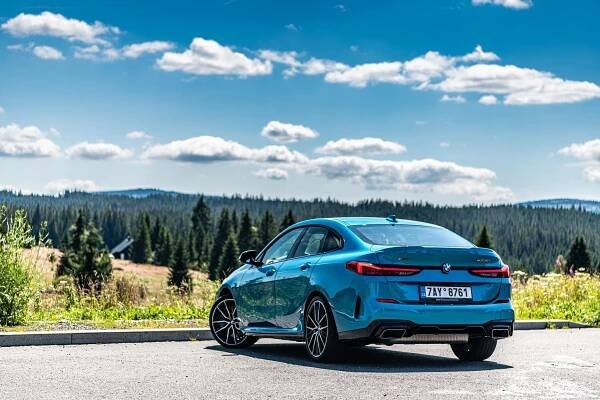 Test BMW M235i xDrive Gran Coupé 2020: Vzhledově možná rozporuplné, jízdně skvělé - roadblog.cz