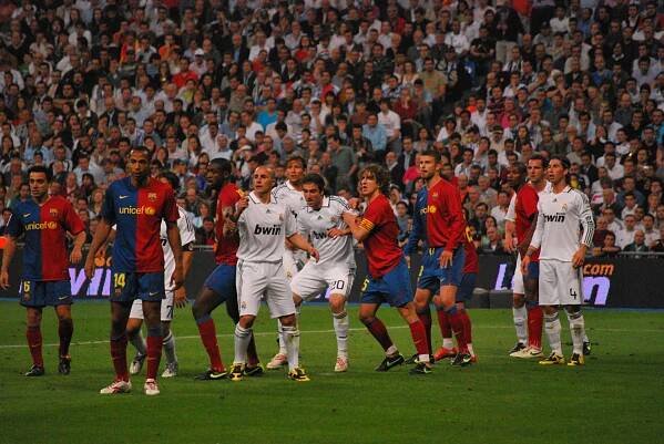 Soubor:Forcejeo Real Madrid - FC Barcelona.jpg – Wikipedie