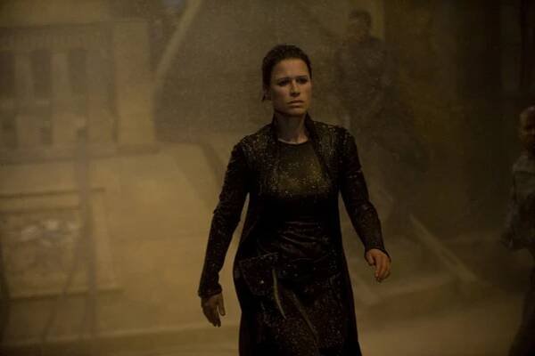 Hvězdná brána: Hluboký vesmír - Vpád, část první - Z filmu - Rhona Mitra