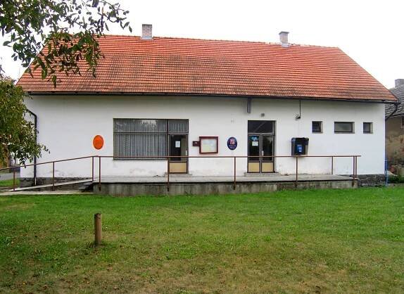 Soubor:Chleby, municipally office.jpg