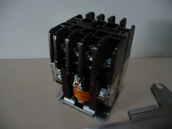 Třífázové stykače V25M, V25D, V25E, V25D a V16M, V16D