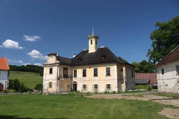 Zámek Nemilkov - Velhartice, Šumava a Lipno | Regiontourist.cz