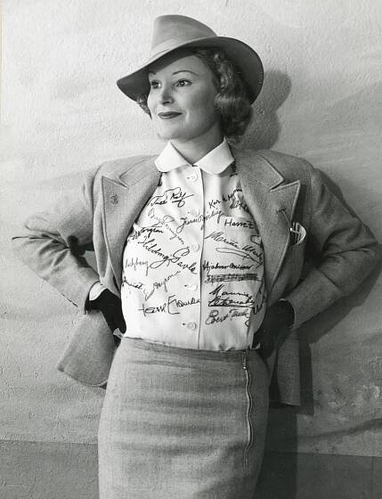 Margit Rosengren, cirka 1940. Photo: Kerstin Bernhard (Nordiska museet, NMA.0094338)