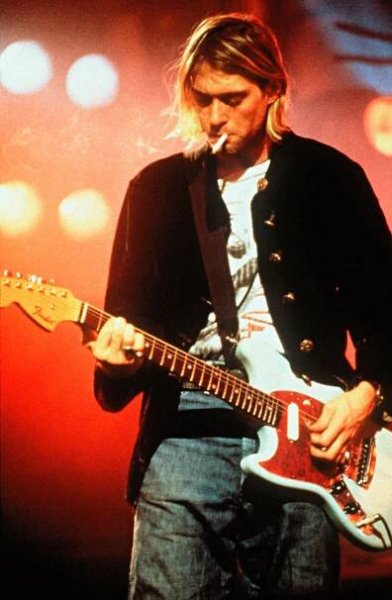 Kurt Cobain by oslavil 50 let. Na internetu se za stovky tisíc draží jeho modrá kytara
