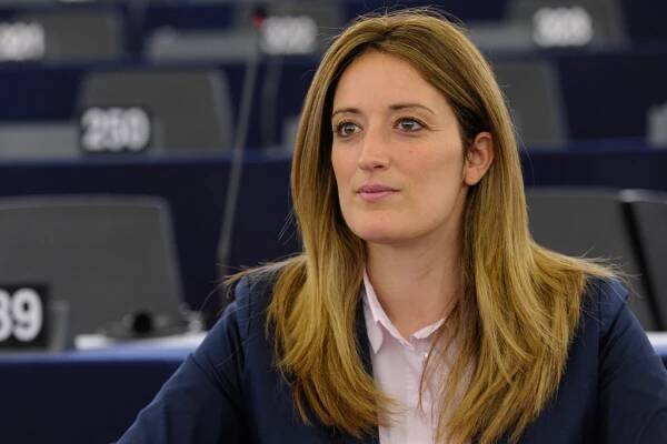 Předsedkyně Evropského parlamentu Metsolaová oznámila, že je na cestě do Kyjeva