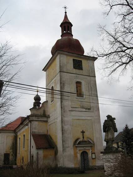 KOSTEL SV. PETRA A PAVLA V DOLNÍ LUKAVICI
