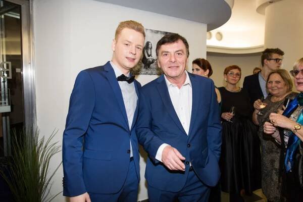 FOTO: Pavel Dytrt se svým otcem, hercem Pavlem Trávníčkem. – stránka 7