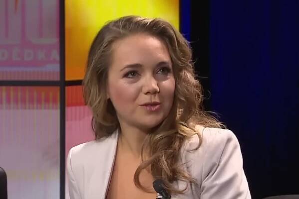 Lucie Vondráčková ukázala večerní zábavu ze své zahrady: "Zdeněk se rozhodl plavat v zamrzlém bazénu"