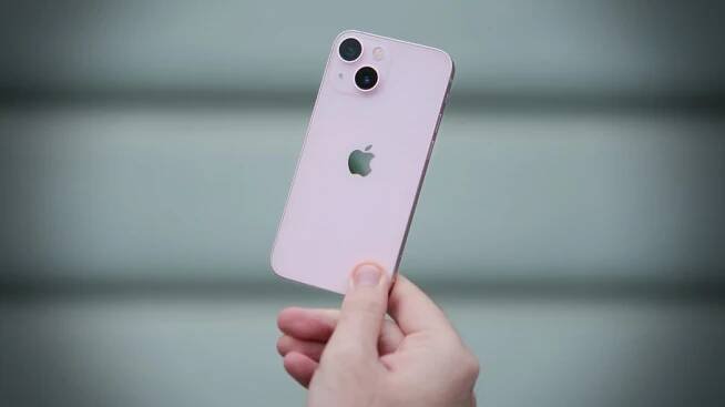 Recenze iPhone 13 (mini): Skvělý prcek a nudný brácha