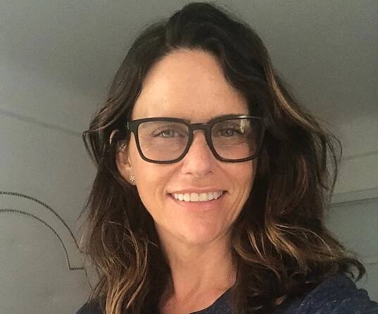 Amy Landecker Biography - Facts, Childhood, Family Life & Achievements