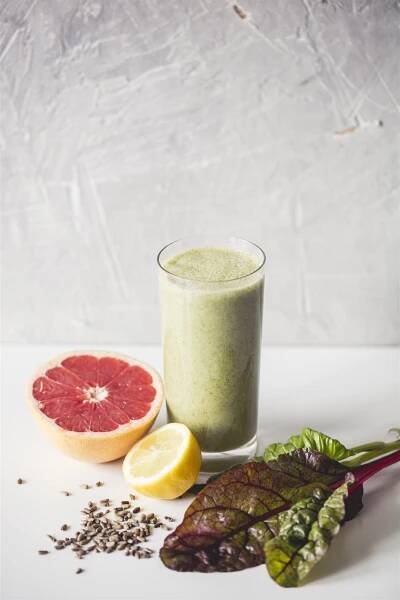 Snídaňové detox smoothie s nejzdravějším kořením kurkumou