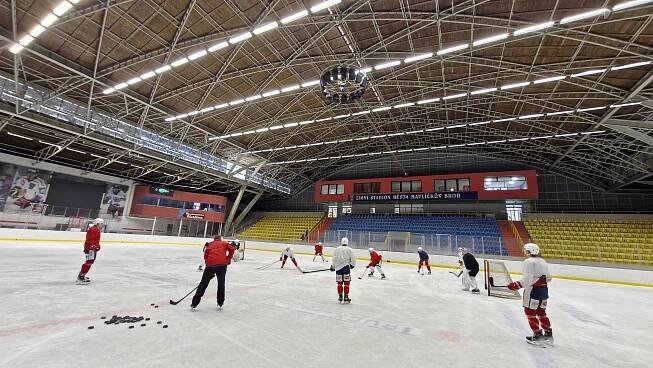 Hřiště jako v NHL. Brodskou Kotlinu pokřtí derby