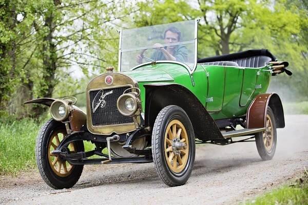 Škoda slaví 130 let. Založení stvrdili Václavové Laurin s Klementem rukoudáním