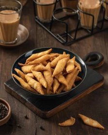 NAMAK PARE. Crisp, delicious and addictive pastry bites that are traditionally made with all-purpose flour and deep fried. I made a multigrain version and provided a baking option. They pair perfectly with chai, especially on rainy days. The easy rec