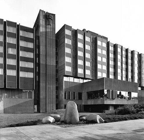 Bývalý InterContinental se otevírá. Součástí jsou tunel k řece i Roubíčkovy lustry