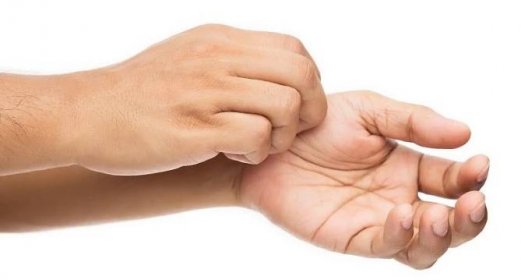 Svědění dlaní a prstů na ruce bývá prvním příznakem dyshidrotického ekzému