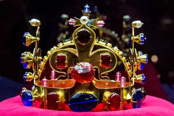 V muzeu jsou k vidění korunovační klenoty. Výstava připomene Karla IV. - OLOMOUC.CZ
