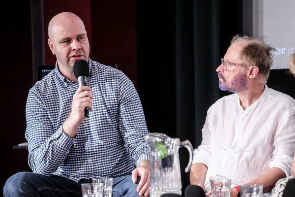 Projekce filmu a debata s tvůrci v kině Atlas v Praze 6. srpna 2025. Moderátorkou debaty byla novinářka Světlana Witowská, jako hosté zasedli režisér Robin Kvapil, novinářka Petra Procházková, analytik zabývající se dezinformacemi Roman Máca z Institutu pro politiku a bezpečnost a také protagonisté filmu – psycholog a psychiatr Peter Pöthe a kriminolog a protagonista filmu Petr Pojman. - Roman Máca, Peter Pöthe - Velký vlastenecký výlet - Z akcí