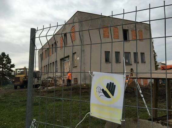 V Řečanech nad Labem staví komunitní dům pro seniory, budou... | Pardubice