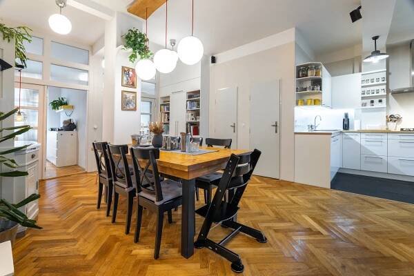 Prodej bytu 4+kk s balkonem na Letné