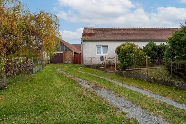 Prodej rodinného domu 2x 3+1 (175 m2), garáž + stodola, pozemek (2461 m2), Žďár okres Blansko