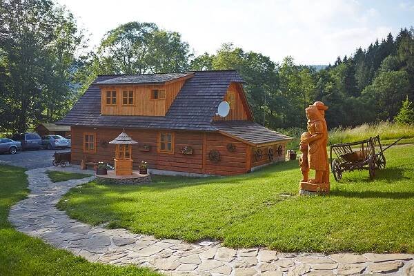 Malá chaloupka – Valašský Šalet na Podťatém. Váš relax v Beskydech.