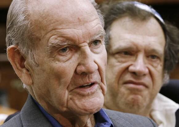 Zemřel George McGovern, oponent Nixona i Vietnamu